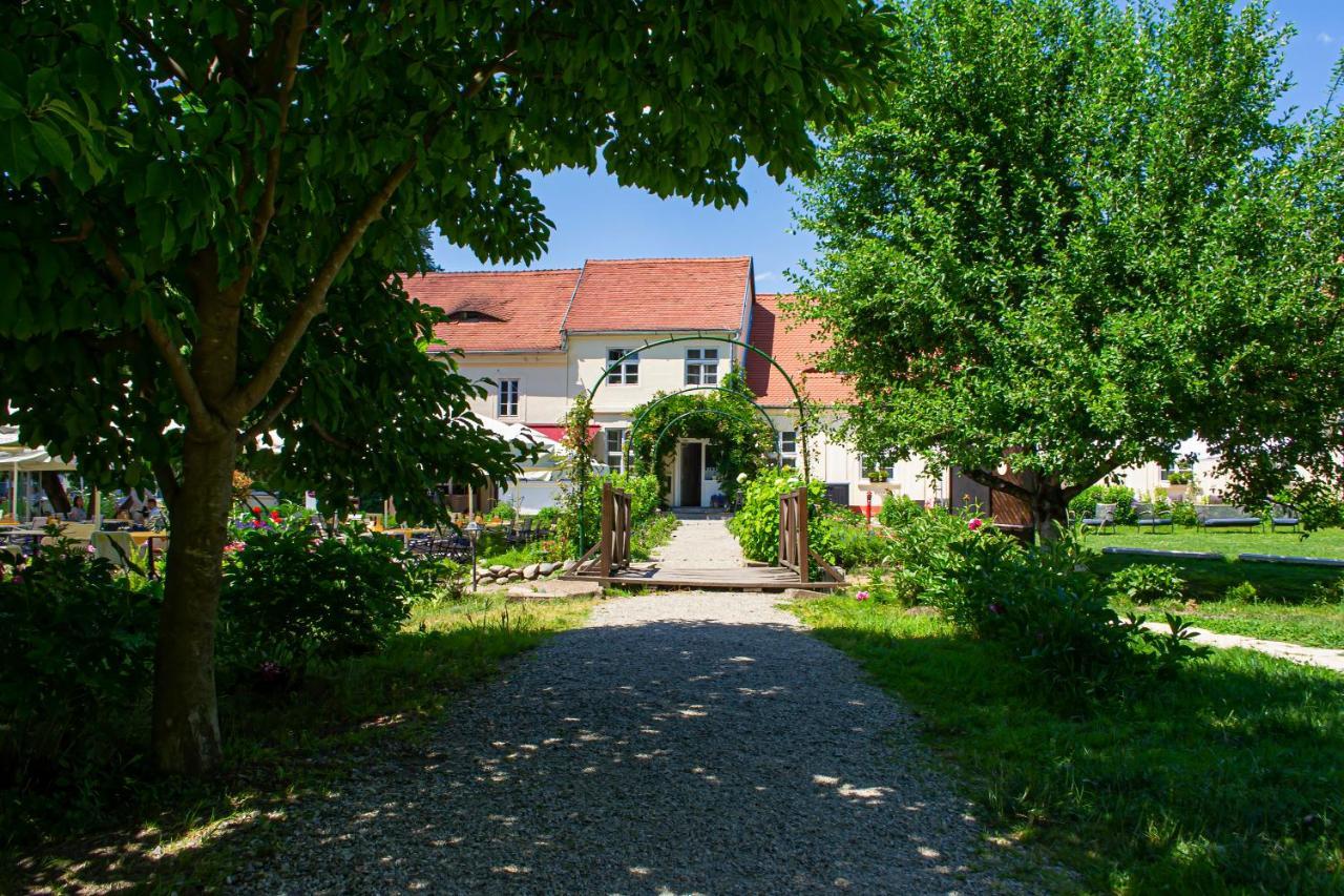 Vila Rozalia Garden Gate 阿夫里格 外观 照片